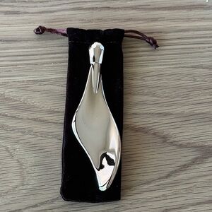 Skincare tool for under eye and depuffing face